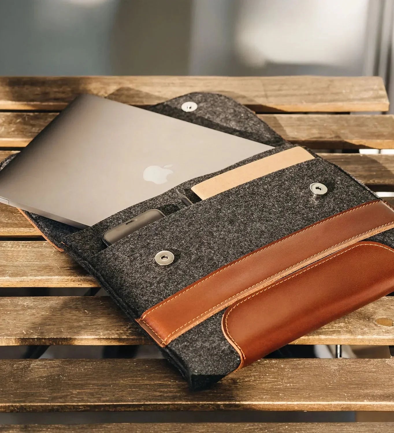 Wool & Leather Laptop Sleeve for Macbook – Magnetic Closure