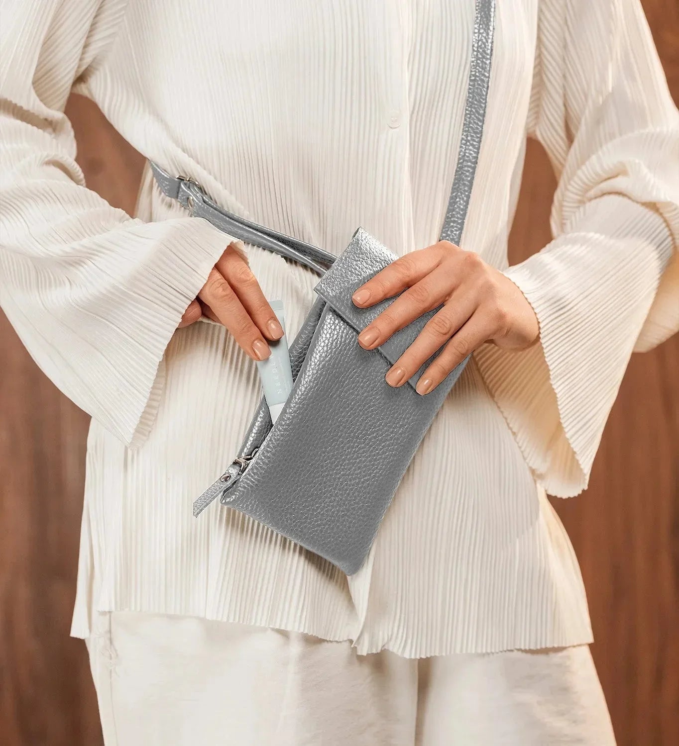 Minimalist Phone Pouch – Grainy Leather Crossbody Bag
