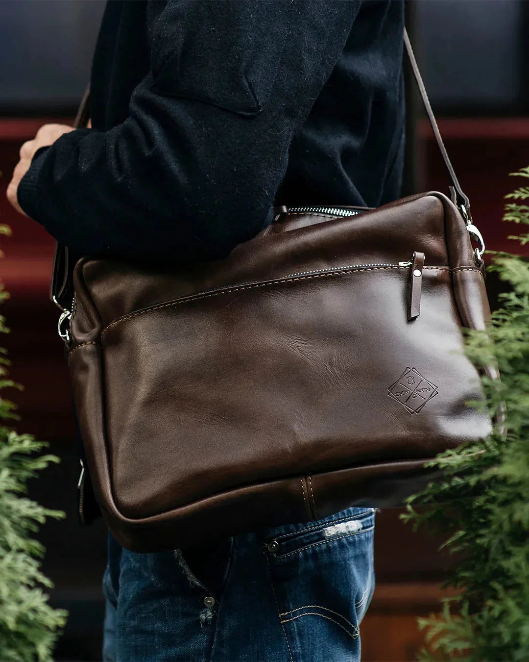 Everyday Leather Messenger with Zip | Squad