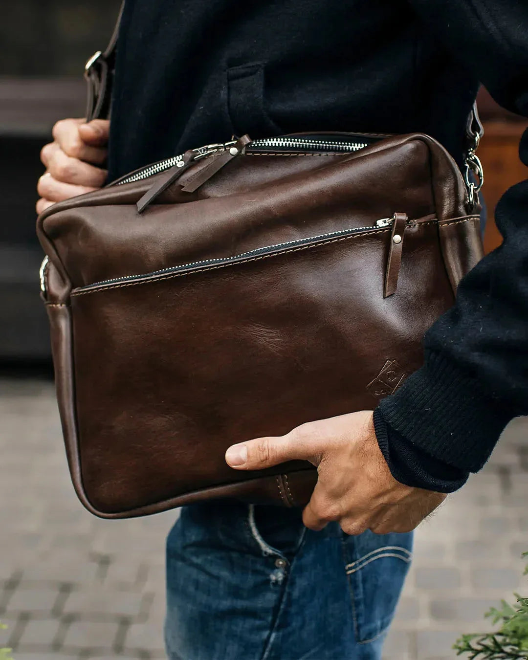 Everyday Leather Messenger with Zip | Squad