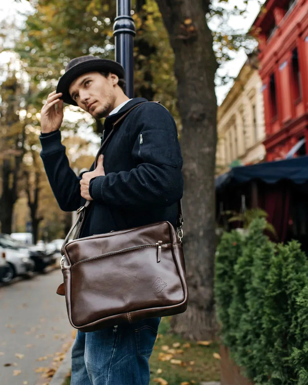 Everyday Leather Messenger with Zip | Squad