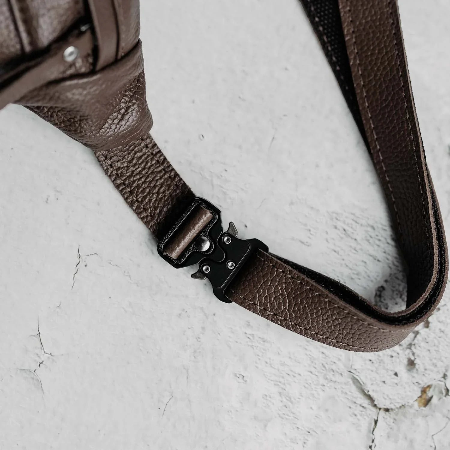 Grainy Leather Waist Bag with Zipper | B-Bag