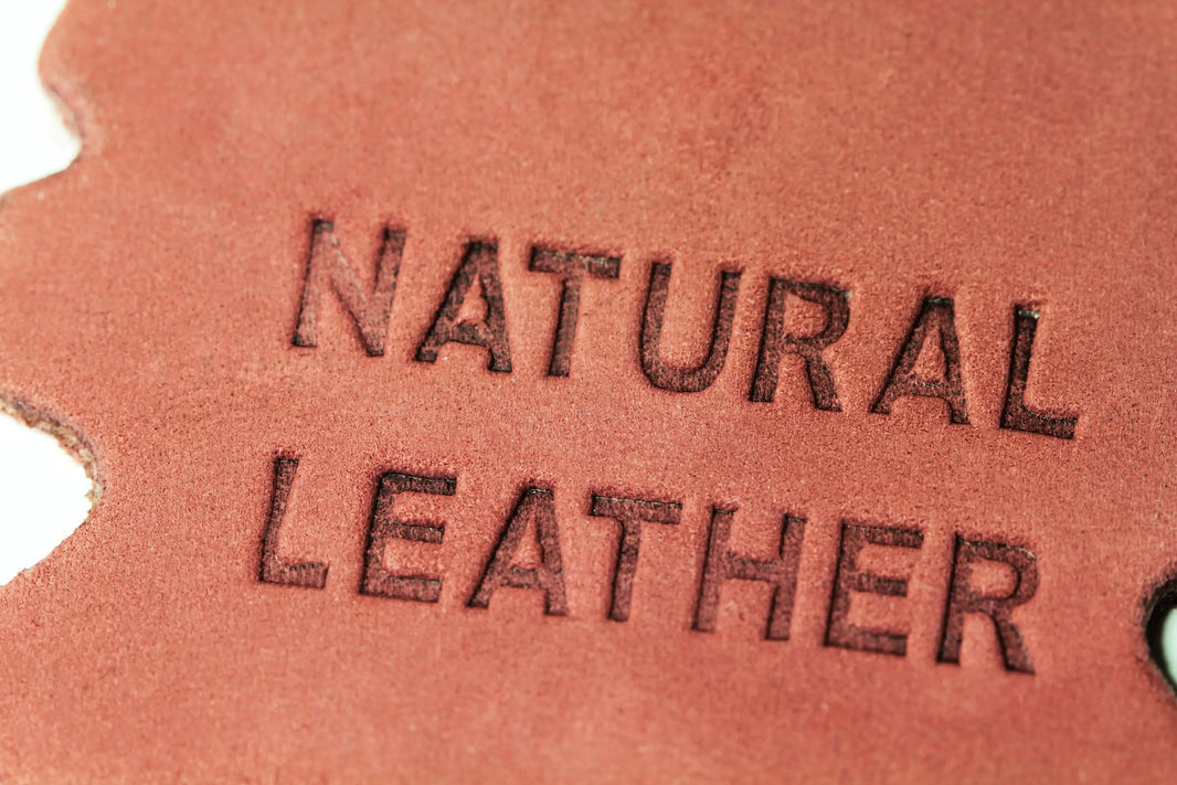 Personalization: embossing and custom engraving - Wenderfarer