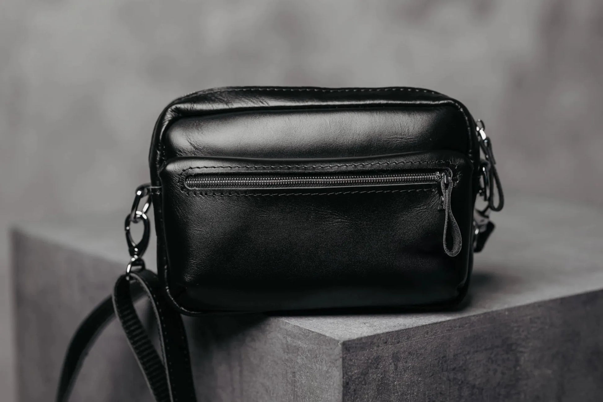 WalkBag - Leather Crossbody for Everyday | Smooth | Black - Wenderfarer