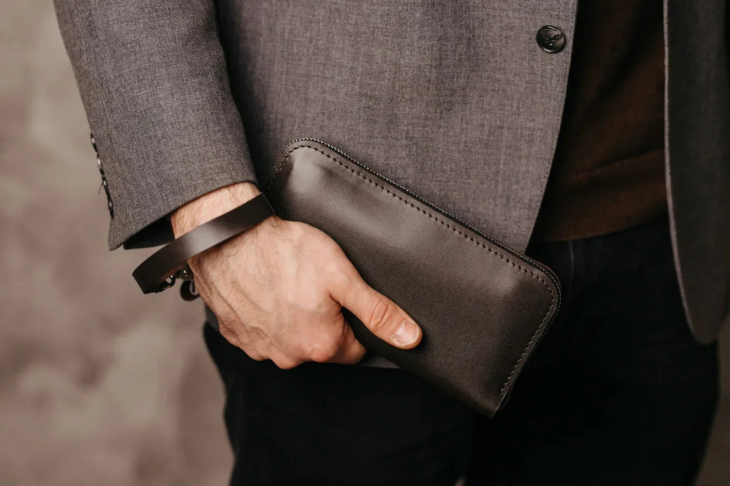 Leather Clutch Wallet – Zip Closure & Wrist Strap