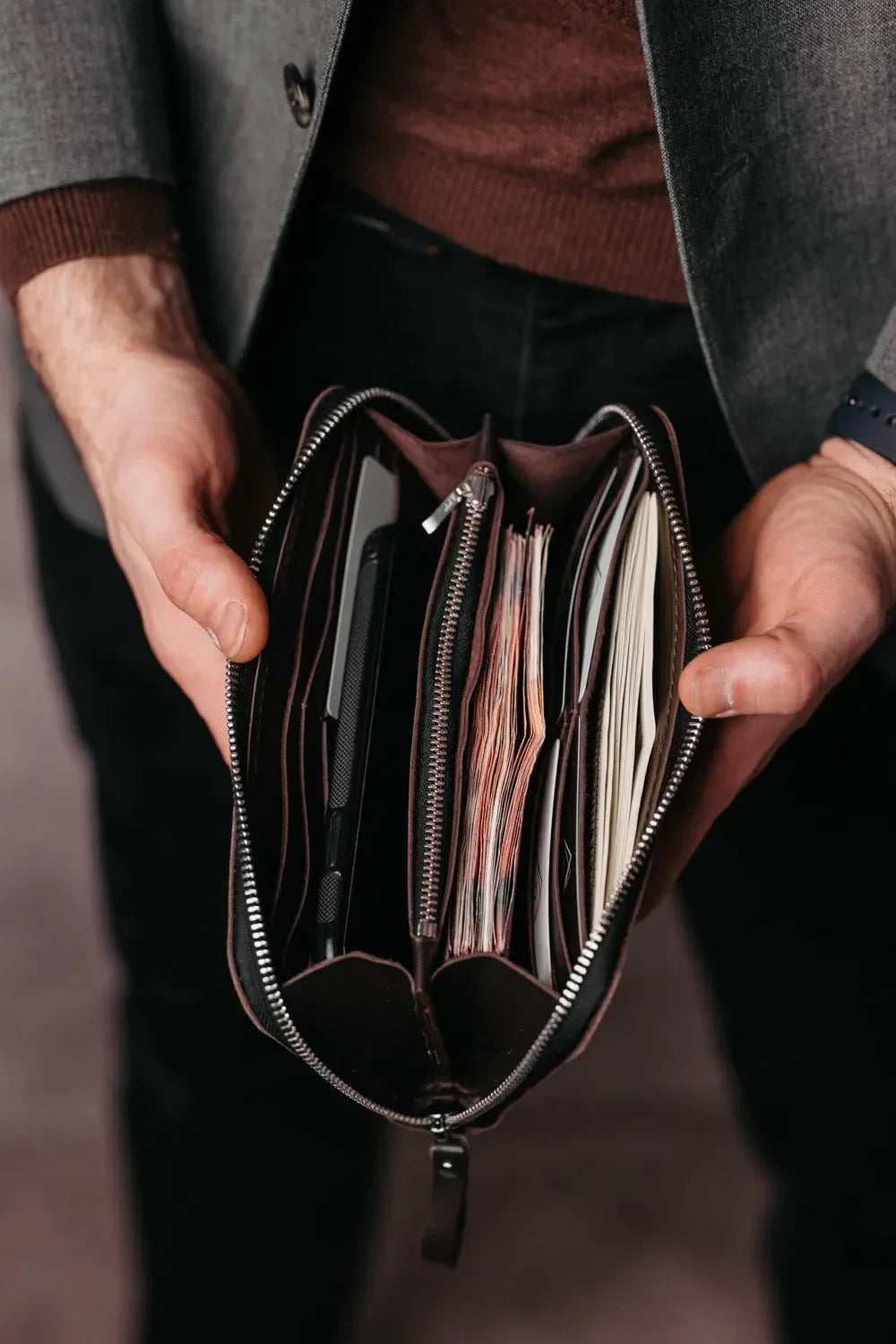 Leather Clutch Wallet – Zip Closure & Wrist Strap