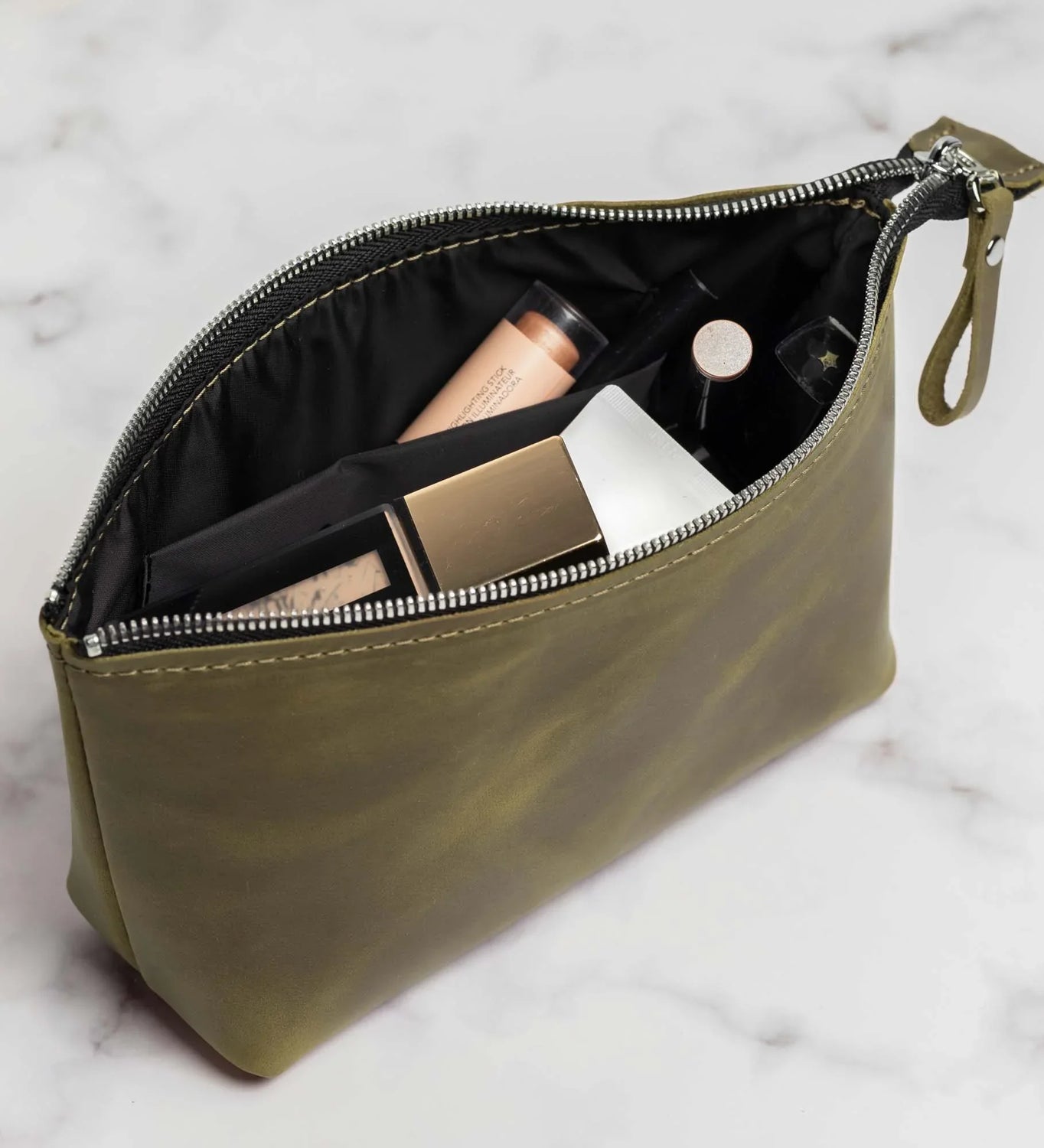 Leather Cosmetic Travel Bag – Matte Waxed Finish | Allure