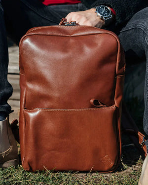 Smooth Leather Backpack for Everyday – fits Laptop 15.6/17'' | Nomad
