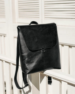 Women's Leather Backpack with Flap Closure – Everyday Style & Comfort | Ember