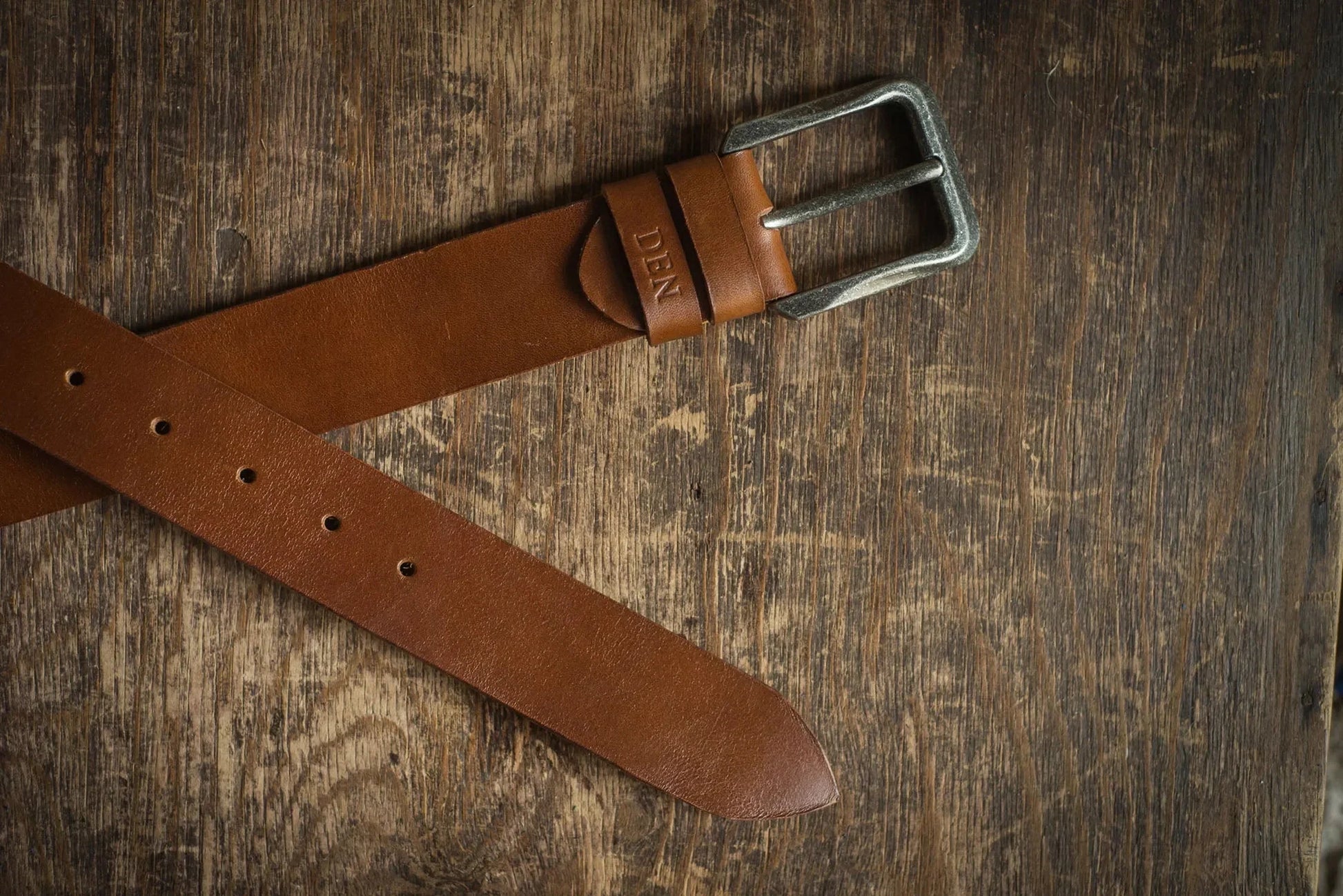 Men’s 1.5" Veg-Tanned Leather Belt with Antique Silver Buckle