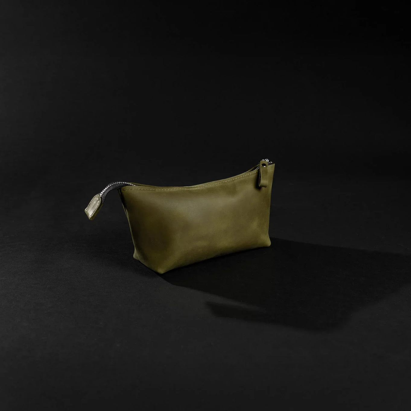 Leather Cosmetic Travel Bag – Matte Waxed Finish | Allure