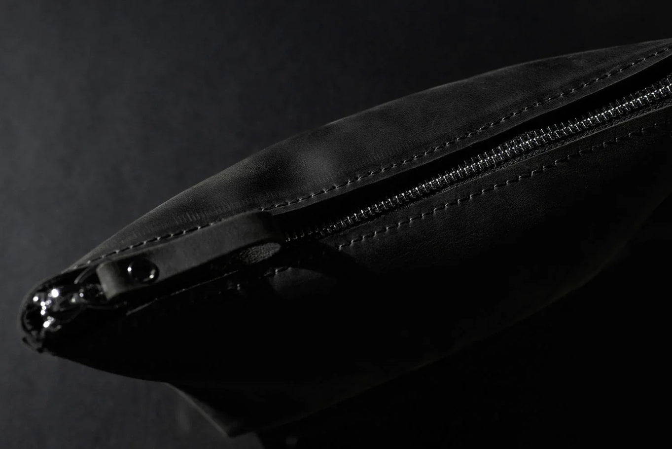 Leather Cosmetic Travel Bag – Matte Waxed Finish | Allure