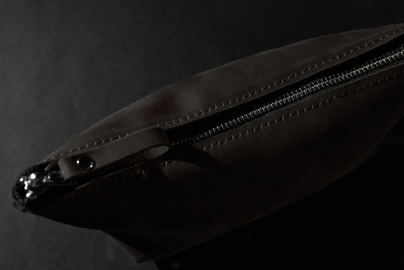 Leather Cosmetic Travel Bag – Matte Waxed Finish | Allure
