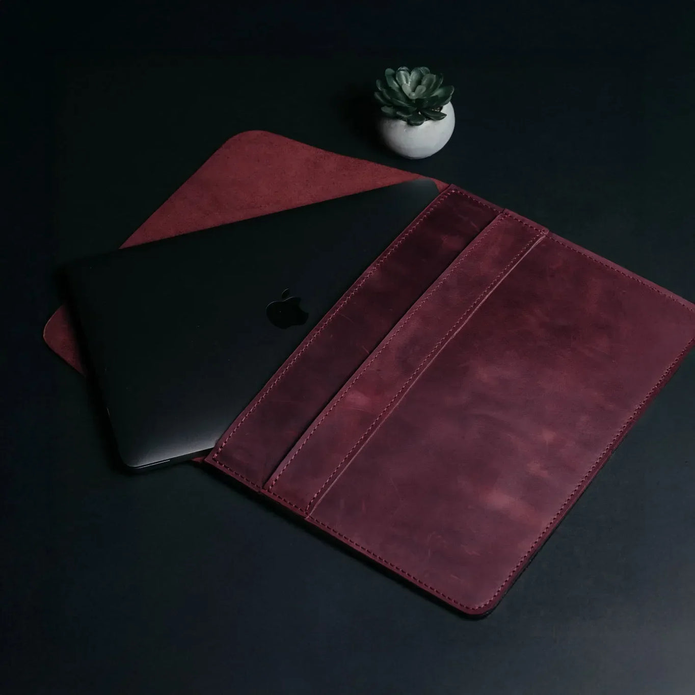 Distressed Leather Laptop Sleeve for MacBook – Aesthetic & All Sizes