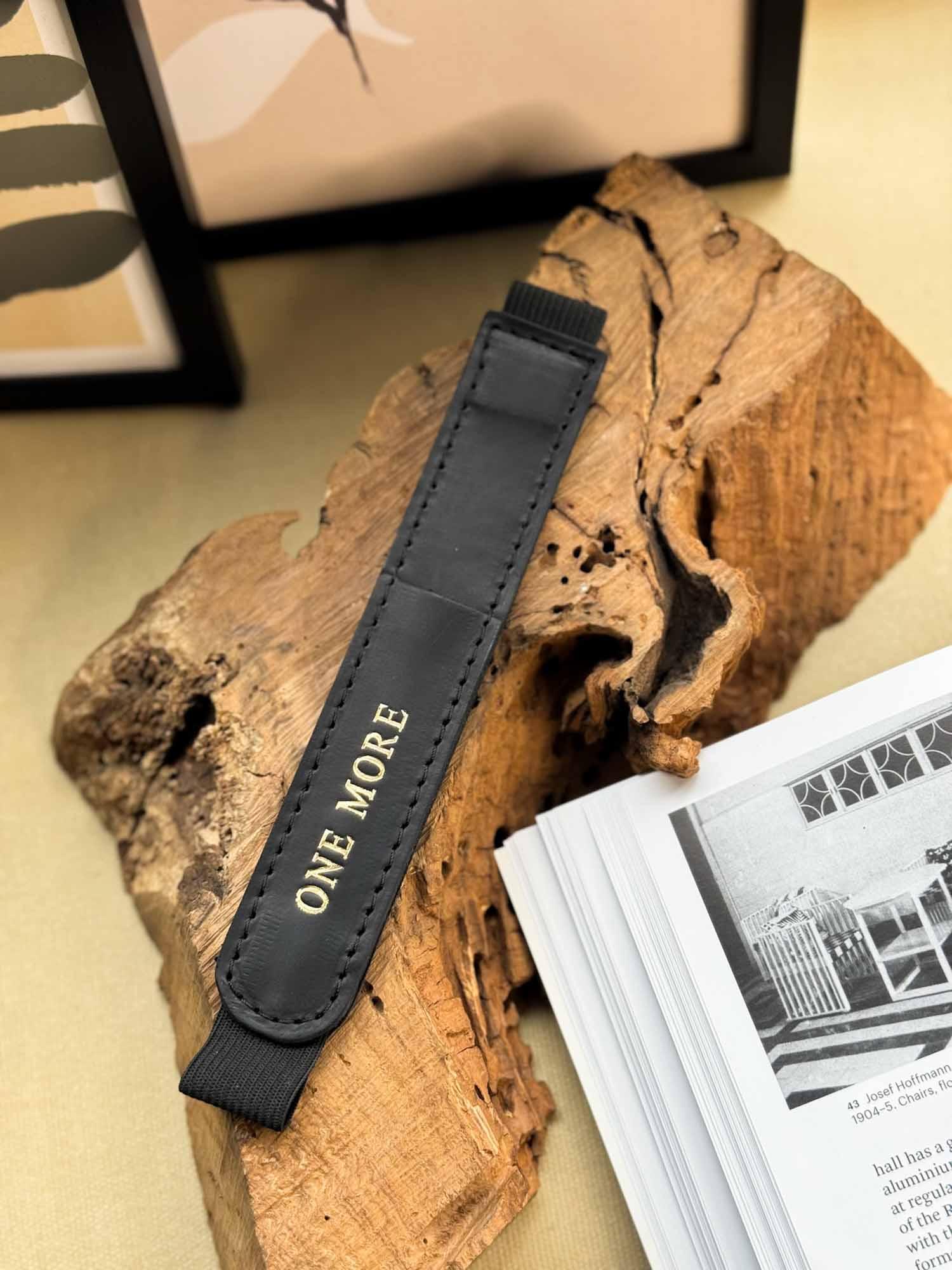 Bookmark with Elastic Strap & Pencil Holder | BookMate