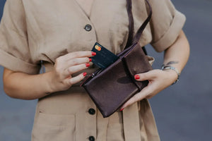 Minimalist Phone Pouch – Grainy Leather Crossbody Bag