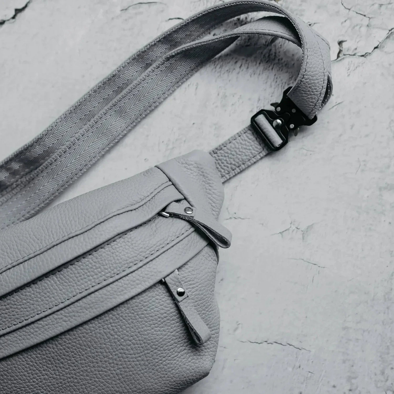 Grainy Leather Waist Bag with Zipper | B-Bag