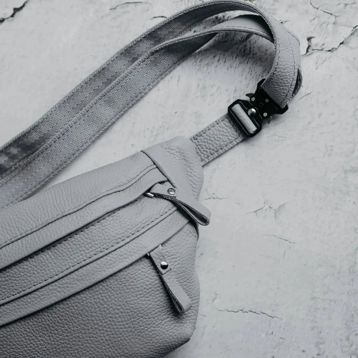 Grainy Leather Waist Bag with Zipper | B-Bag