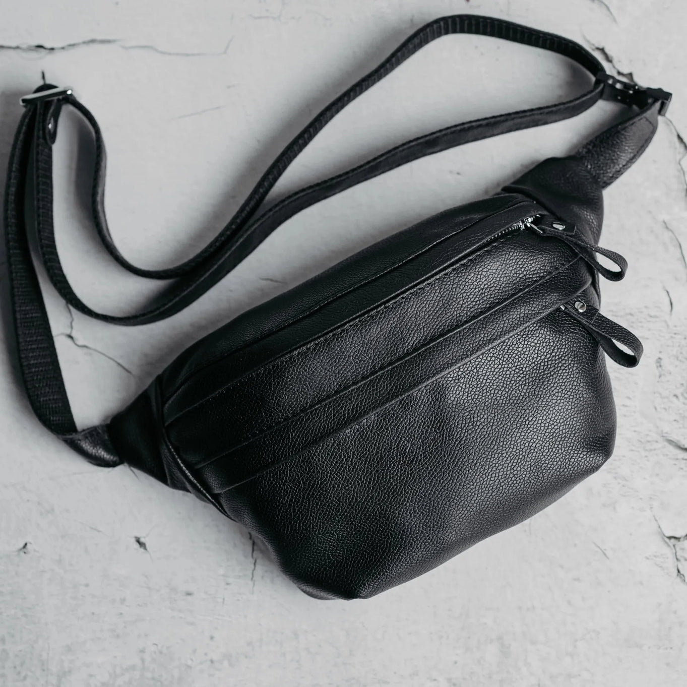 Leather Waist Bag with Zipper | Grainy Black - Wenderfarer
