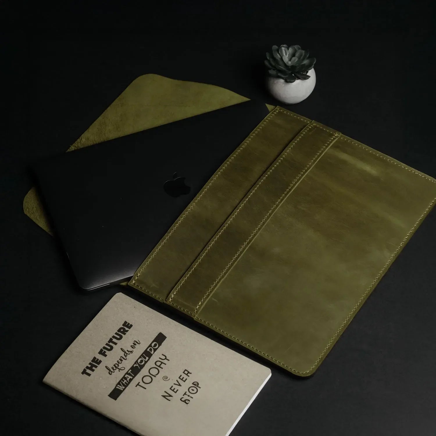 Distressed Leather Laptop Sleeve for MacBook – Aesthetic & All Sizes