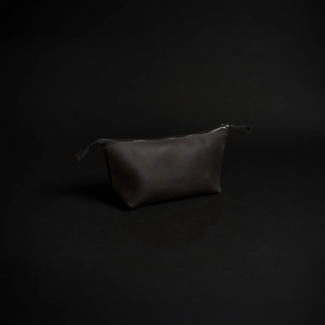 Leather Cosmetic Travel Bag – Matte Waxed Finish | Allure