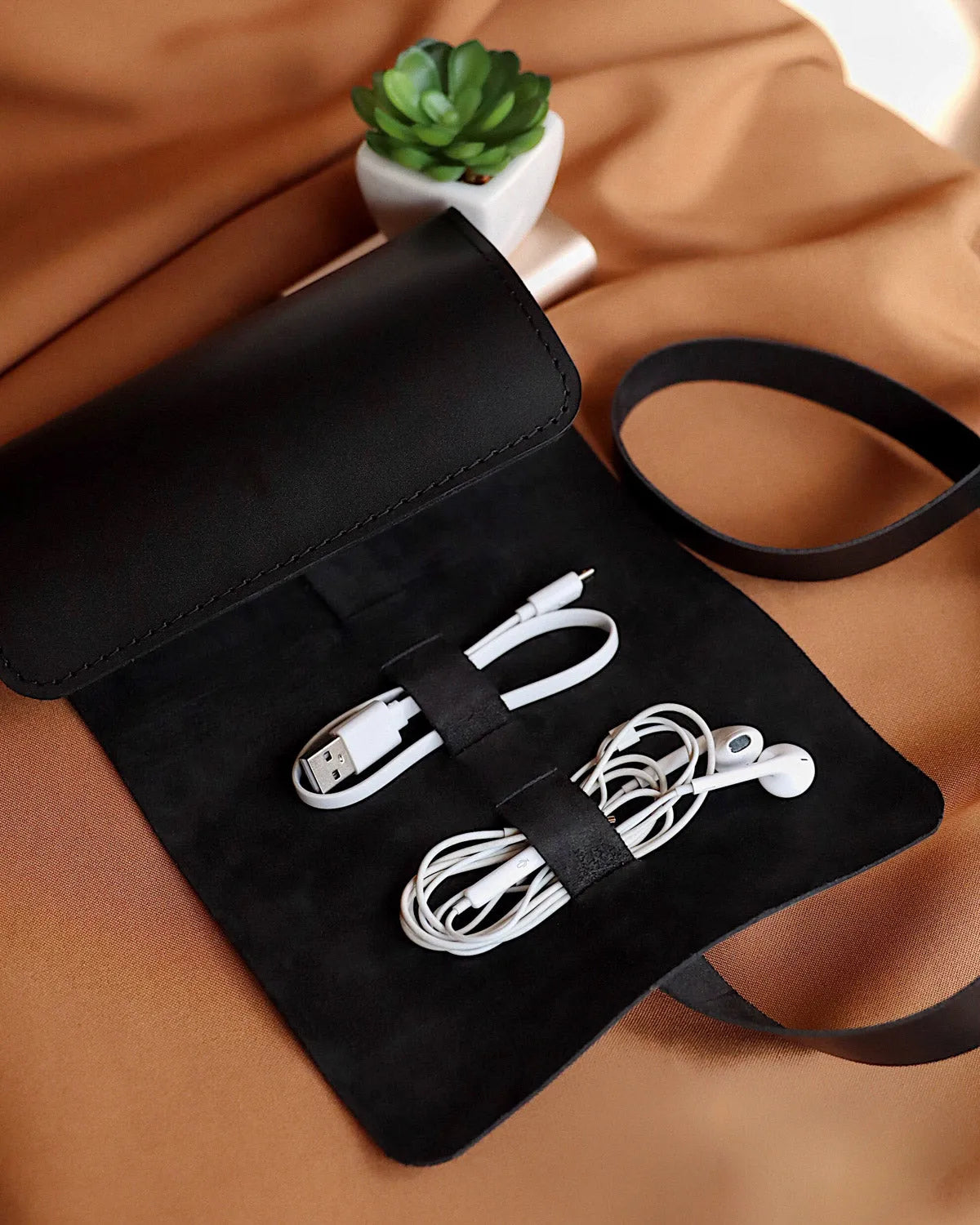 Roll-Up Leather Cord & Tools Wrap – Smooth Finish