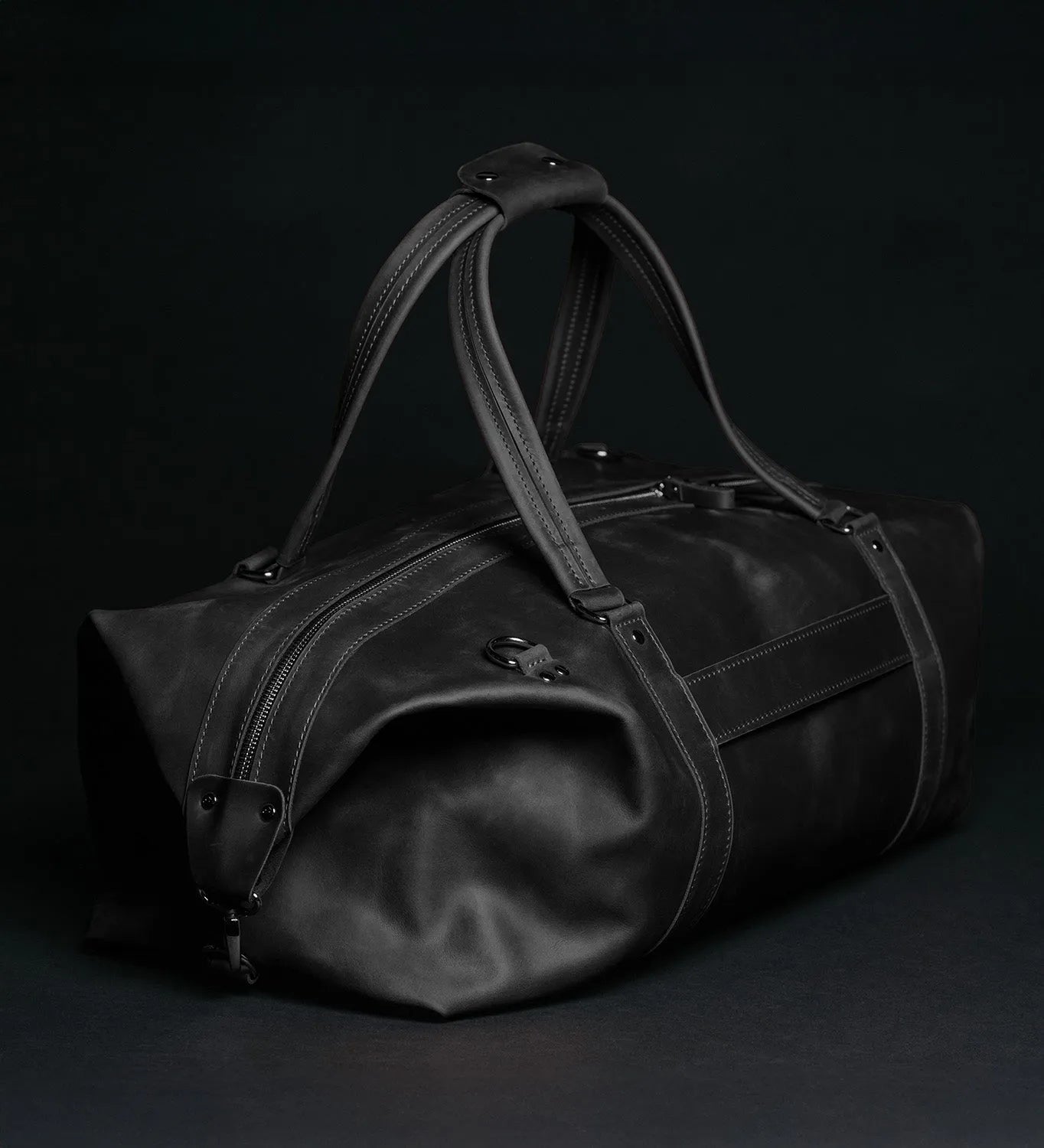 Handmade Distressed Leather Duffel – Travel Bag for Men | Stout M/L