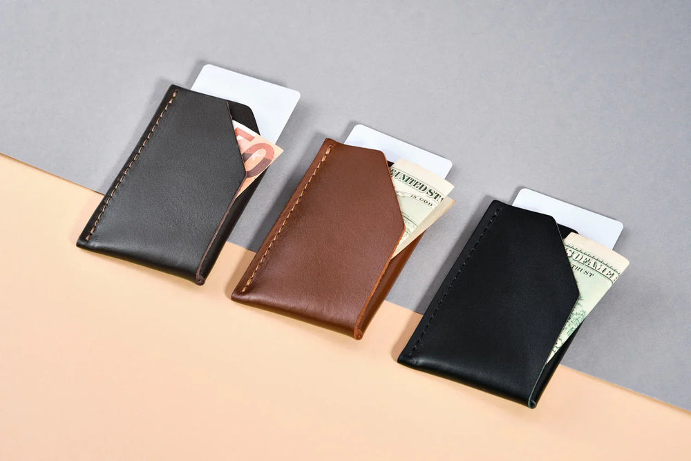 Slim Leather Cardholder – Smooth & Compact