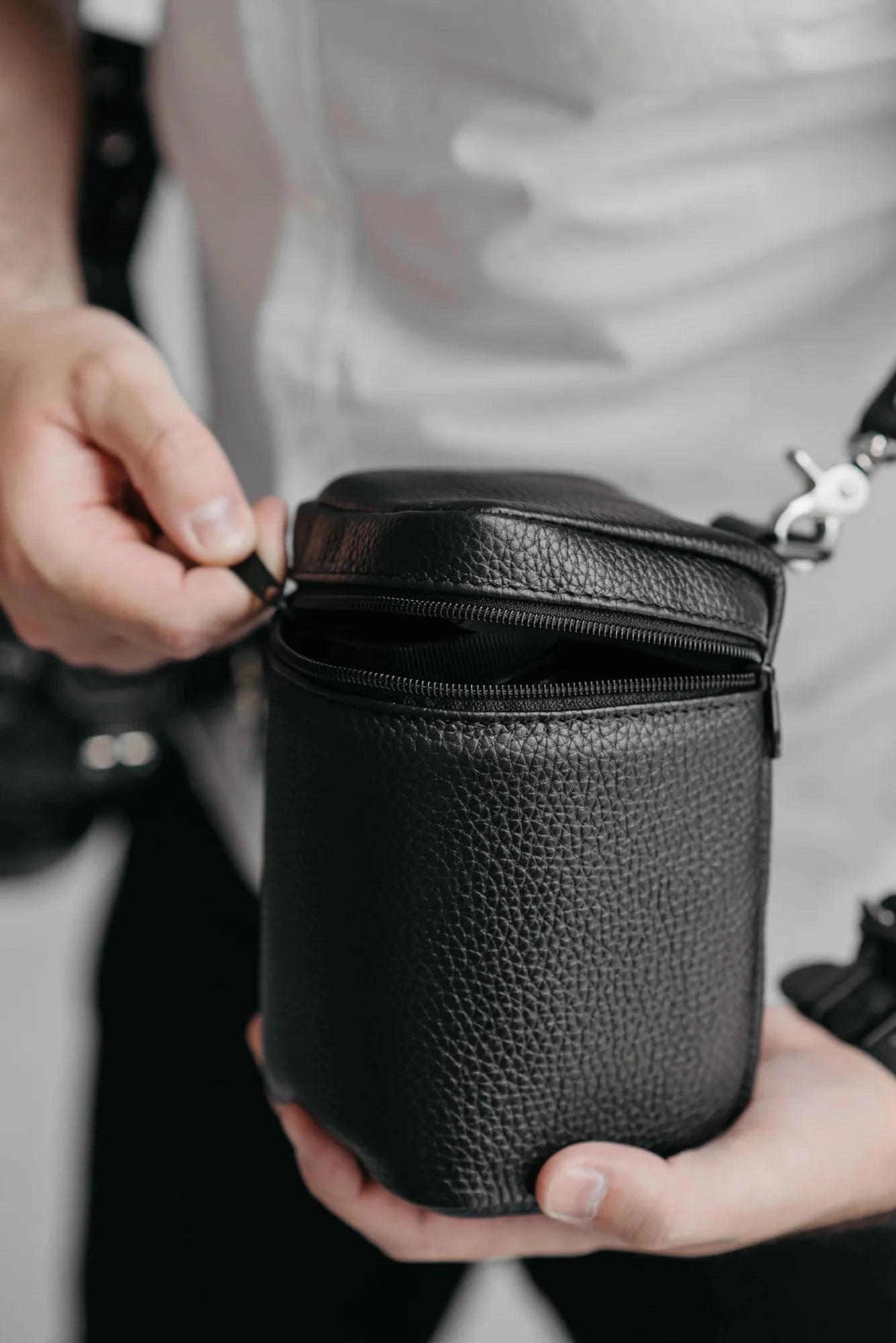 Full-Grain Leather Camera Lens Case | Black - Wenderfarer