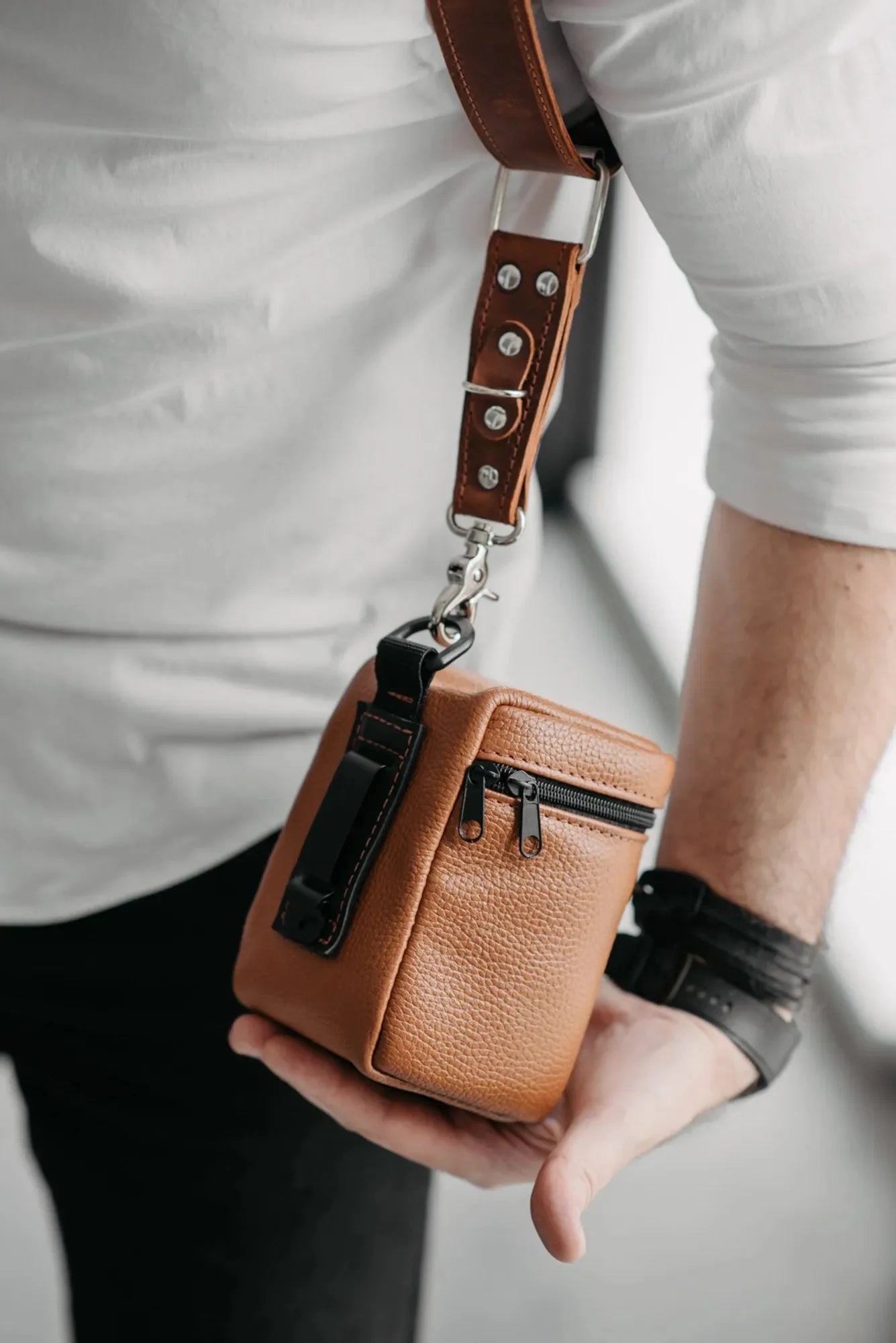 Full-Grain Leather Camera Lens Case | Cognac - Wenderfarer