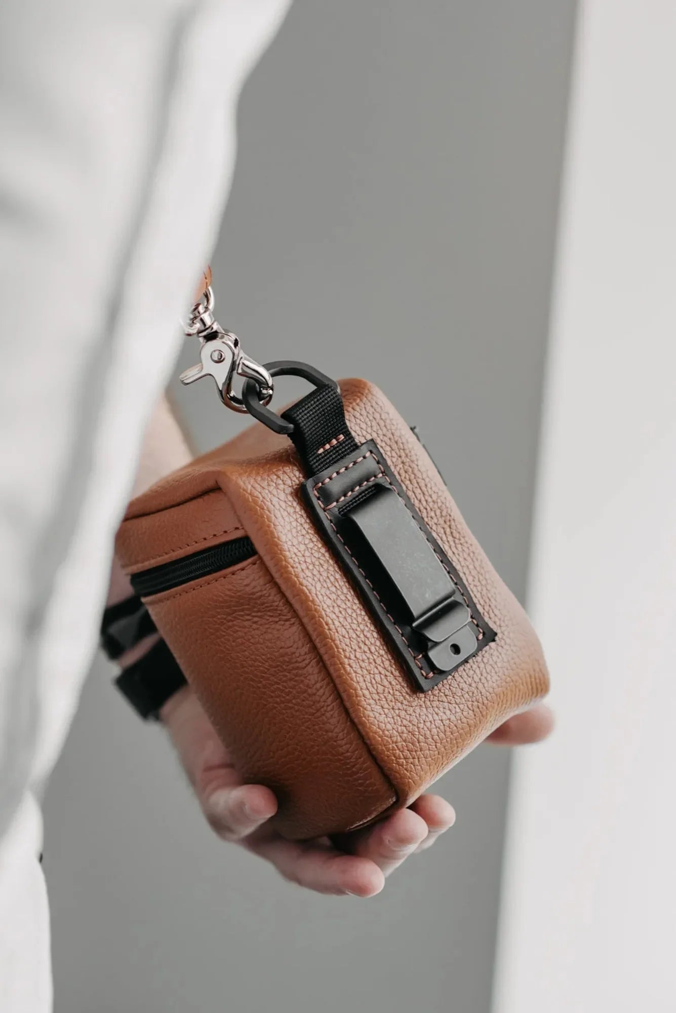 Full-Grain Leather Camera Lens Case | Cognac - Wenderfarer