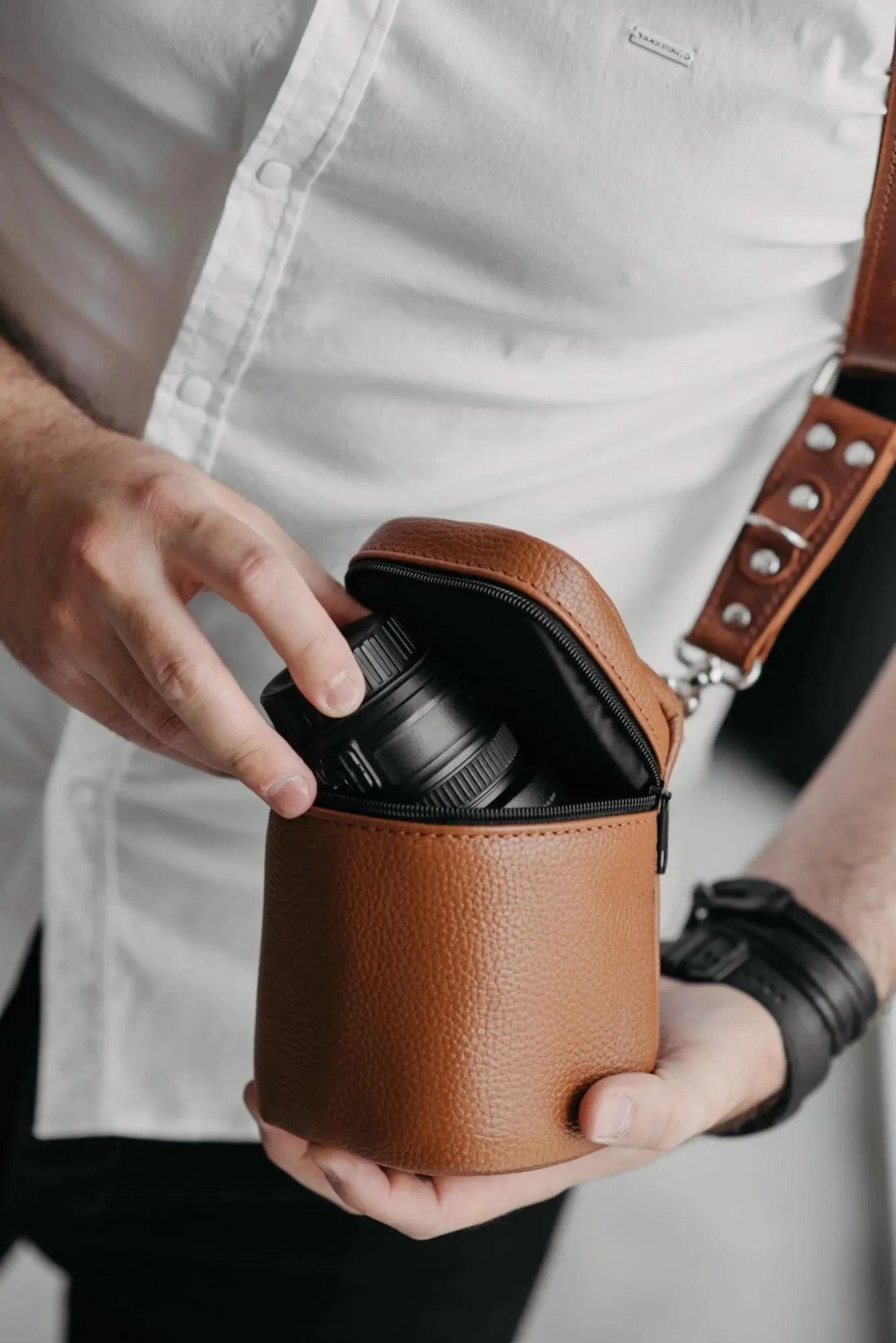 Full-Grain Leather Camera Lens Case | Cognac - Wenderfarer
