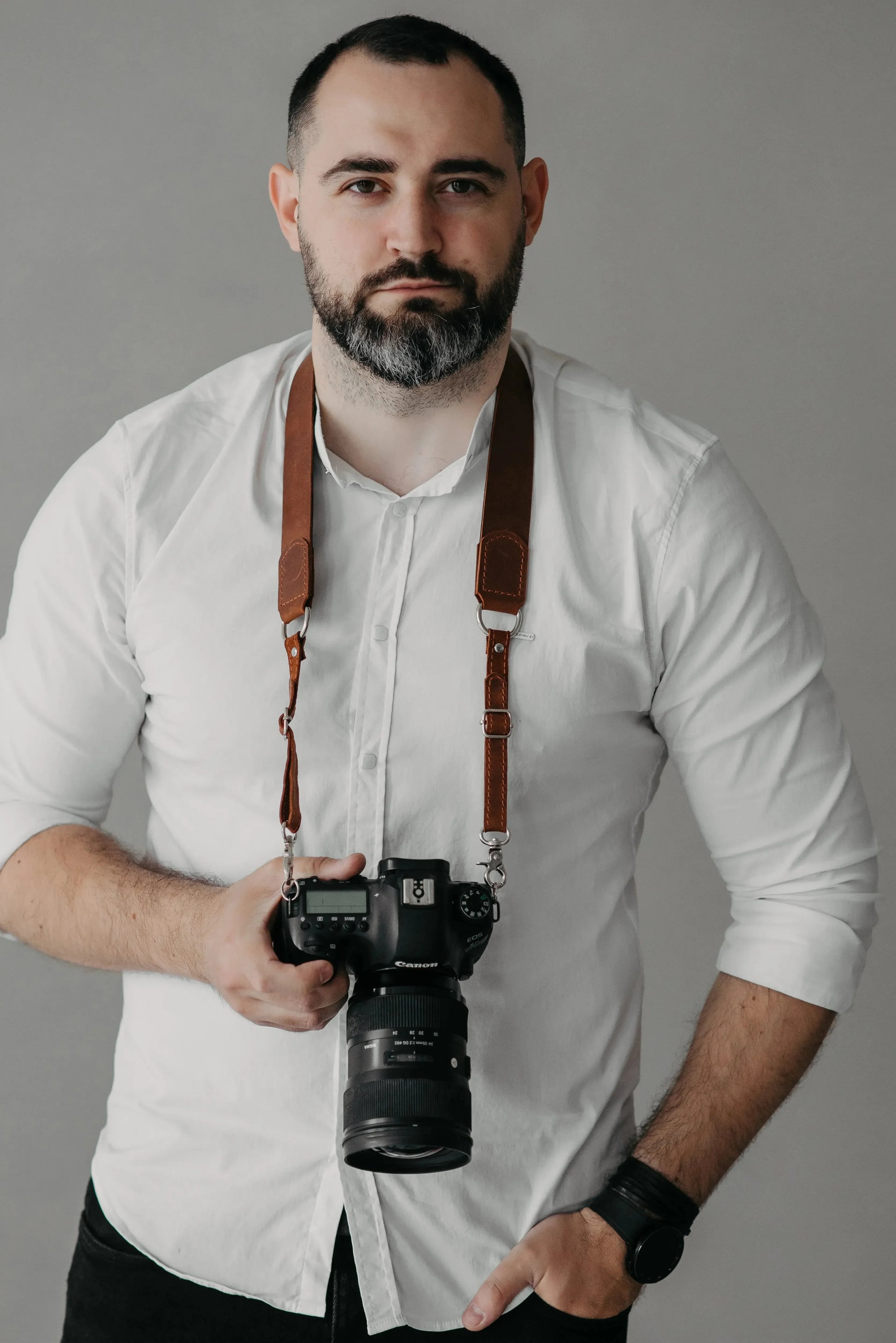 Distressed Leather Camera Strap – Quick Release & Secure Fit