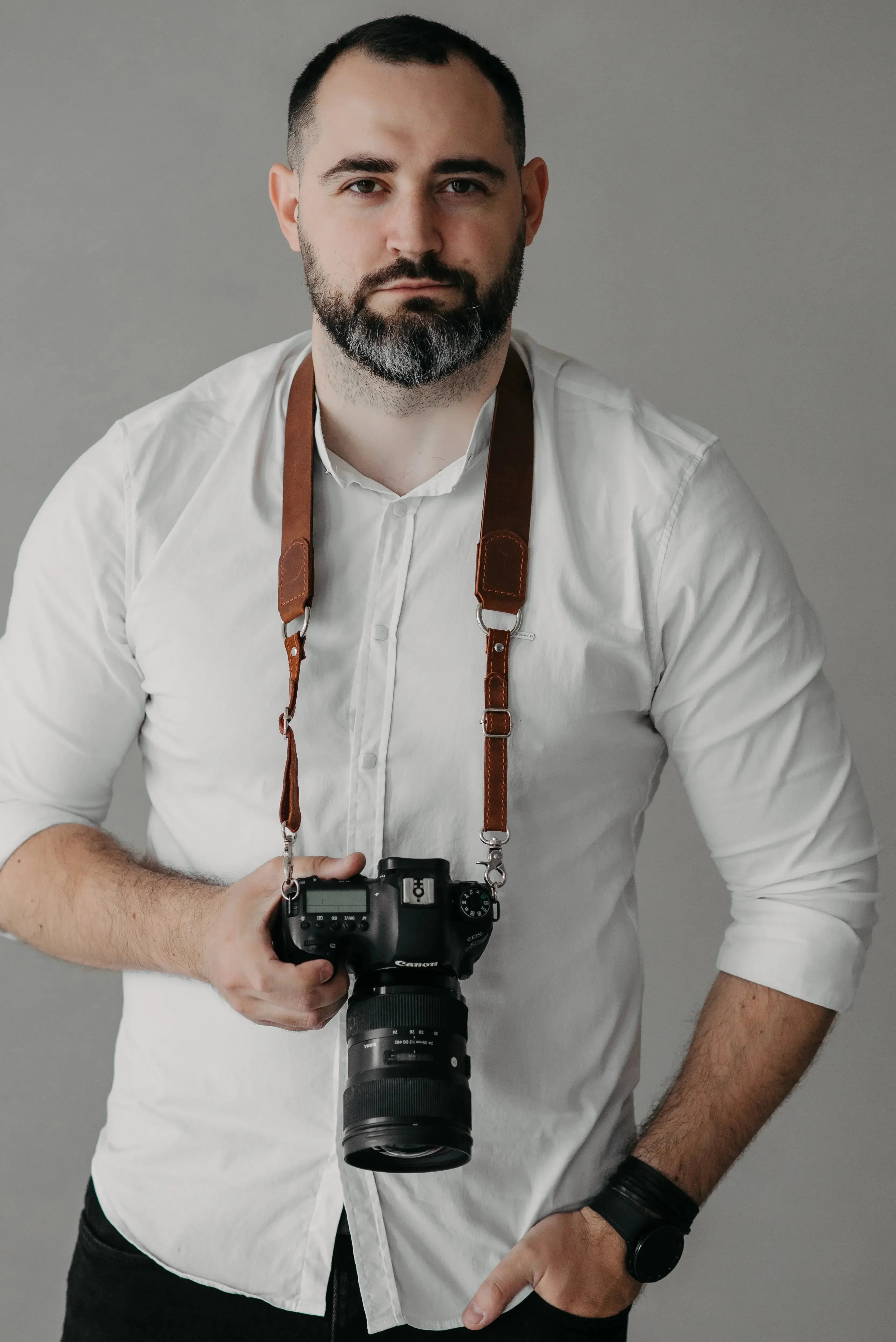 Distressed Leather Camera Strap – Quick Release & Secure Fit