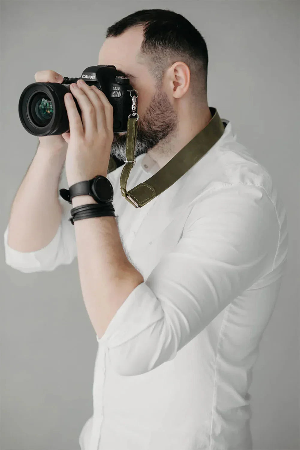 Distressed Leather Camera Strap – Quick Release & Secure Fit