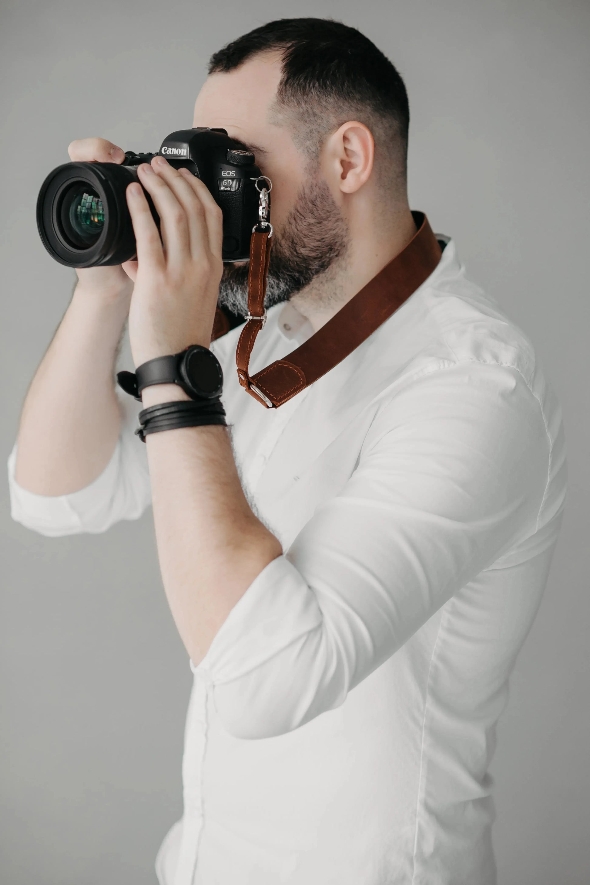 Distressed Leather Camera Strap – Quick Release & Secure Fit