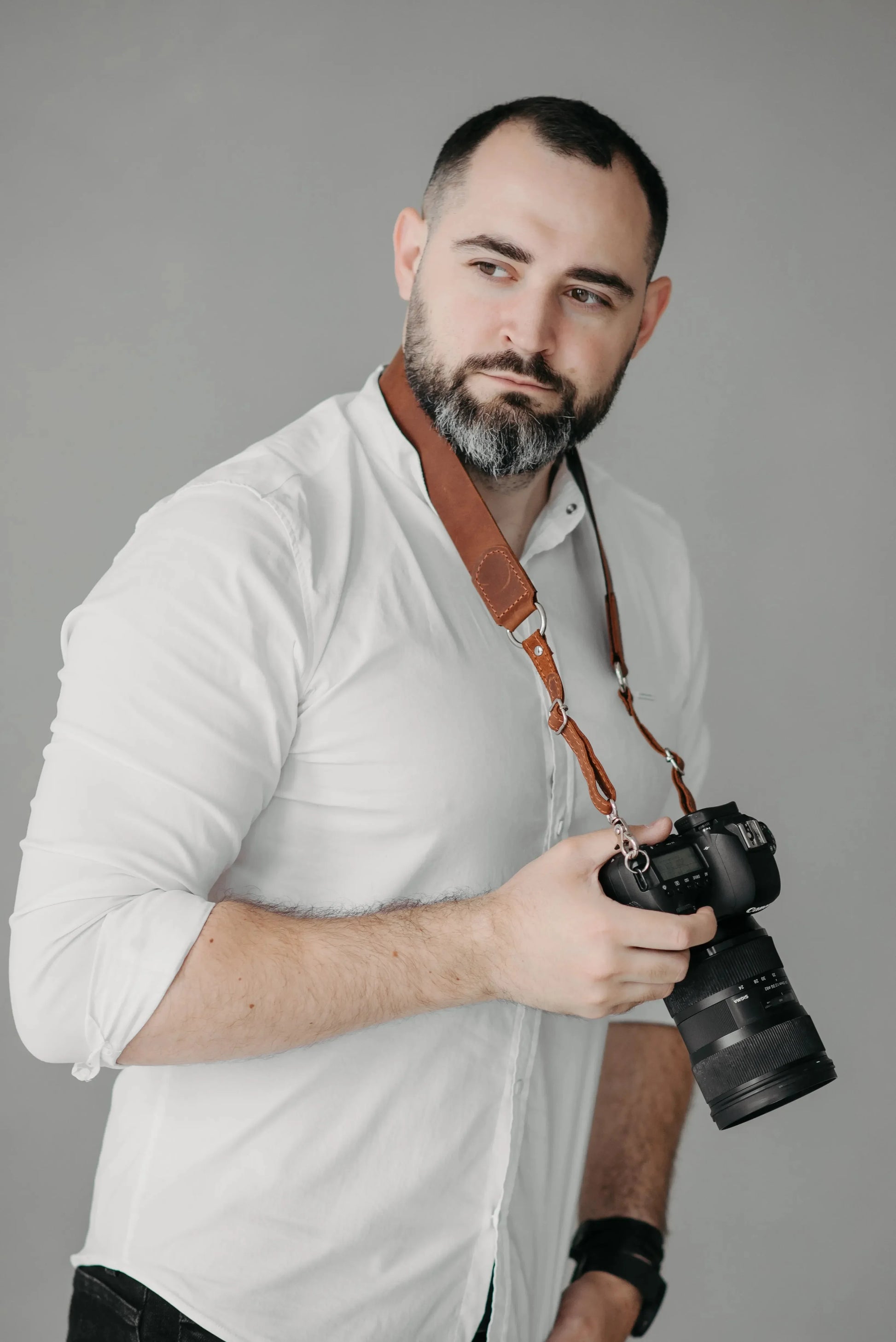 Distressed Leather Camera Strap – Quick Release & Secure Fit