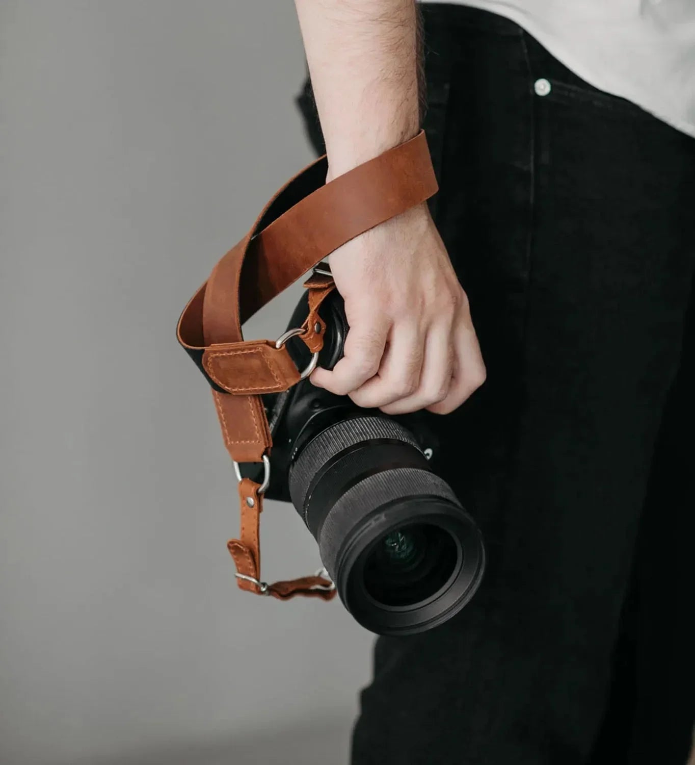 Distressed Leather Camera Strap – Quick Release & Secure Fit