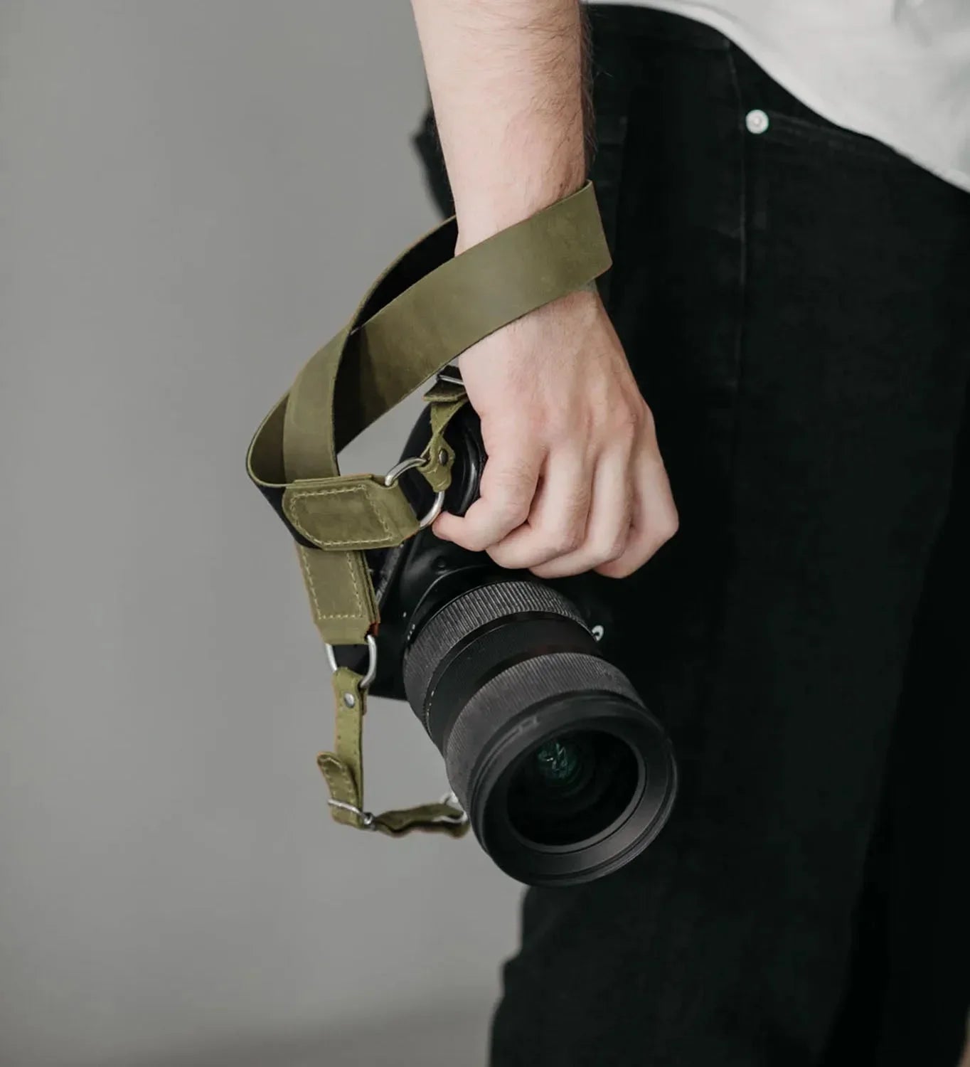 Distressed Leather Camera Strap – Quick Release & Secure Fit