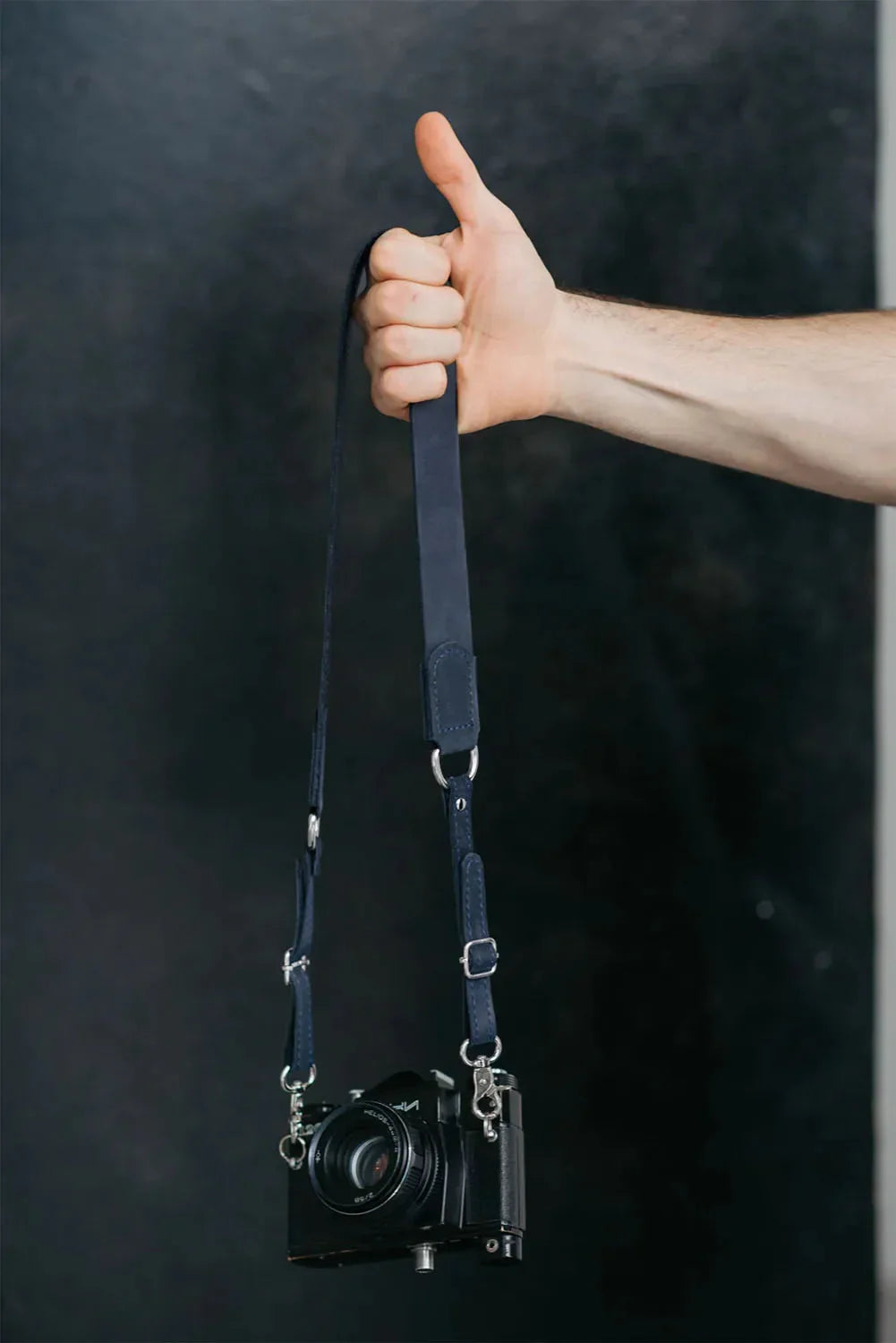 Distressed Leather Camera Strap – Quick Release & Secure Fit