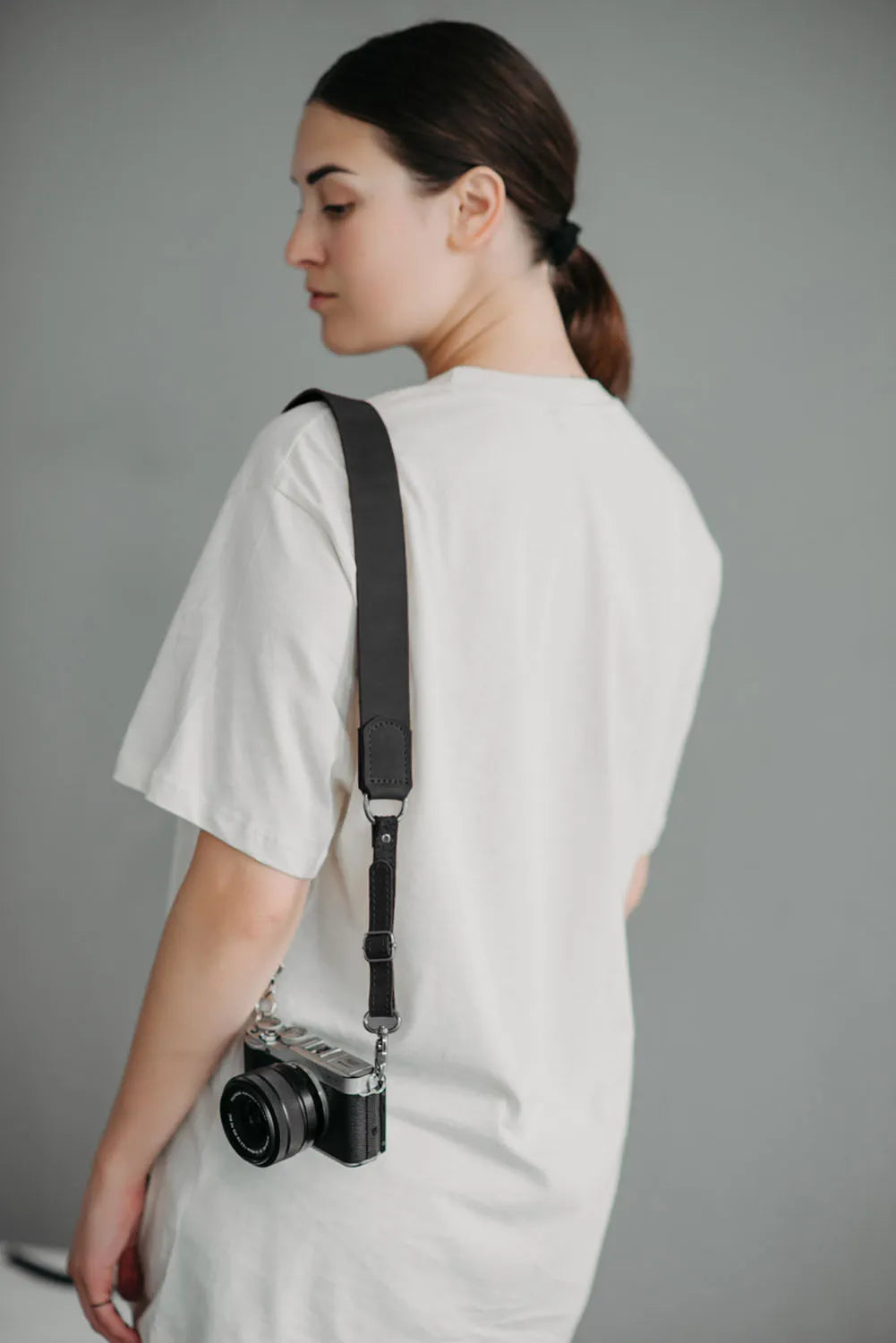 Distressed Leather Camera Strap – Quick Release & Secure Fit