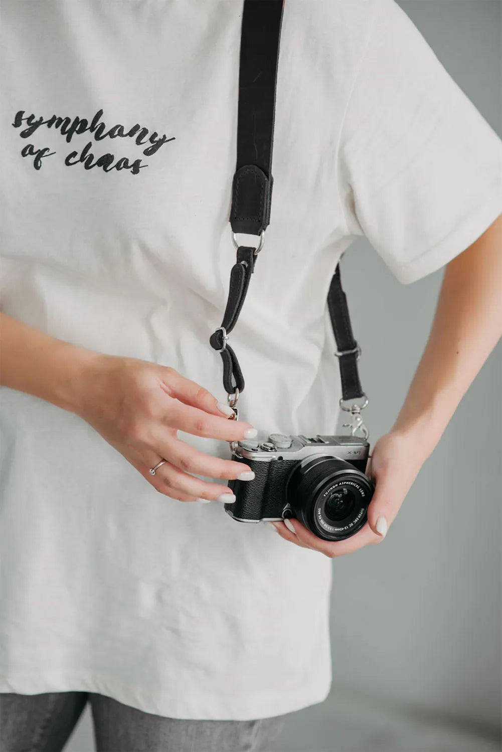 Distressed Leather Camera Strap – Quick Release & Secure Fit