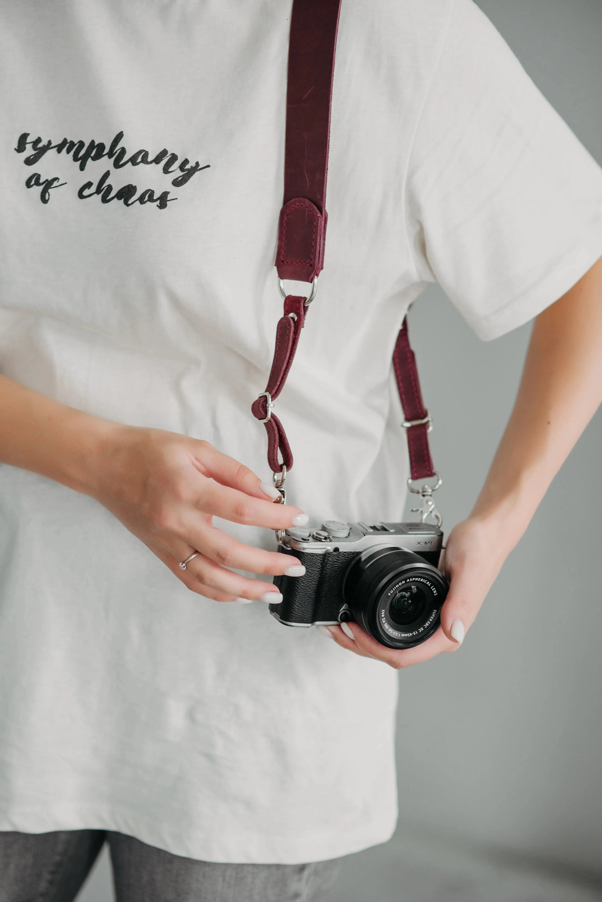 Distressed Leather Camera Strap – Quick Release & Secure Fit