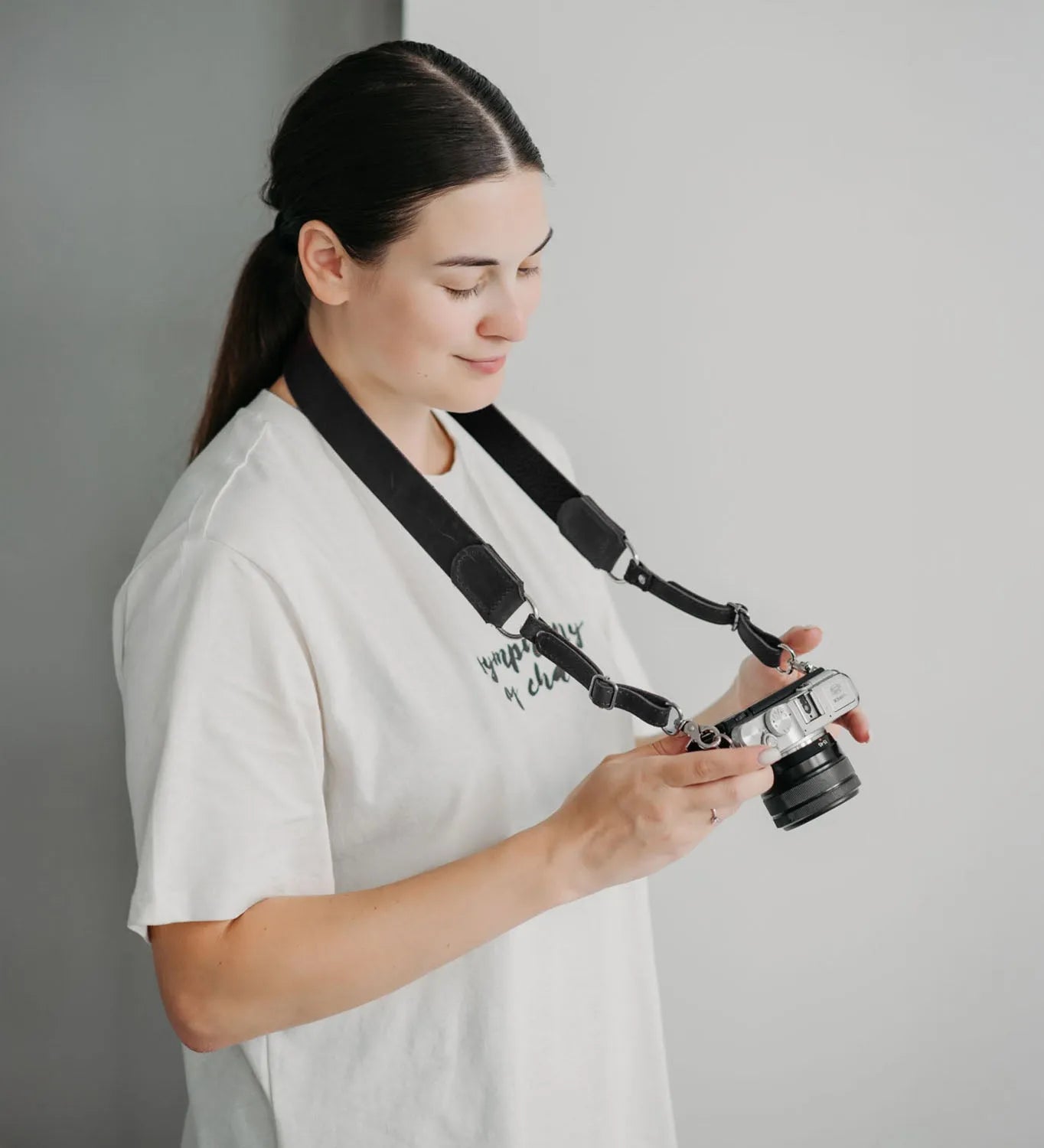 Distressed Leather Camera Strap – Quick Release & Secure Fit
