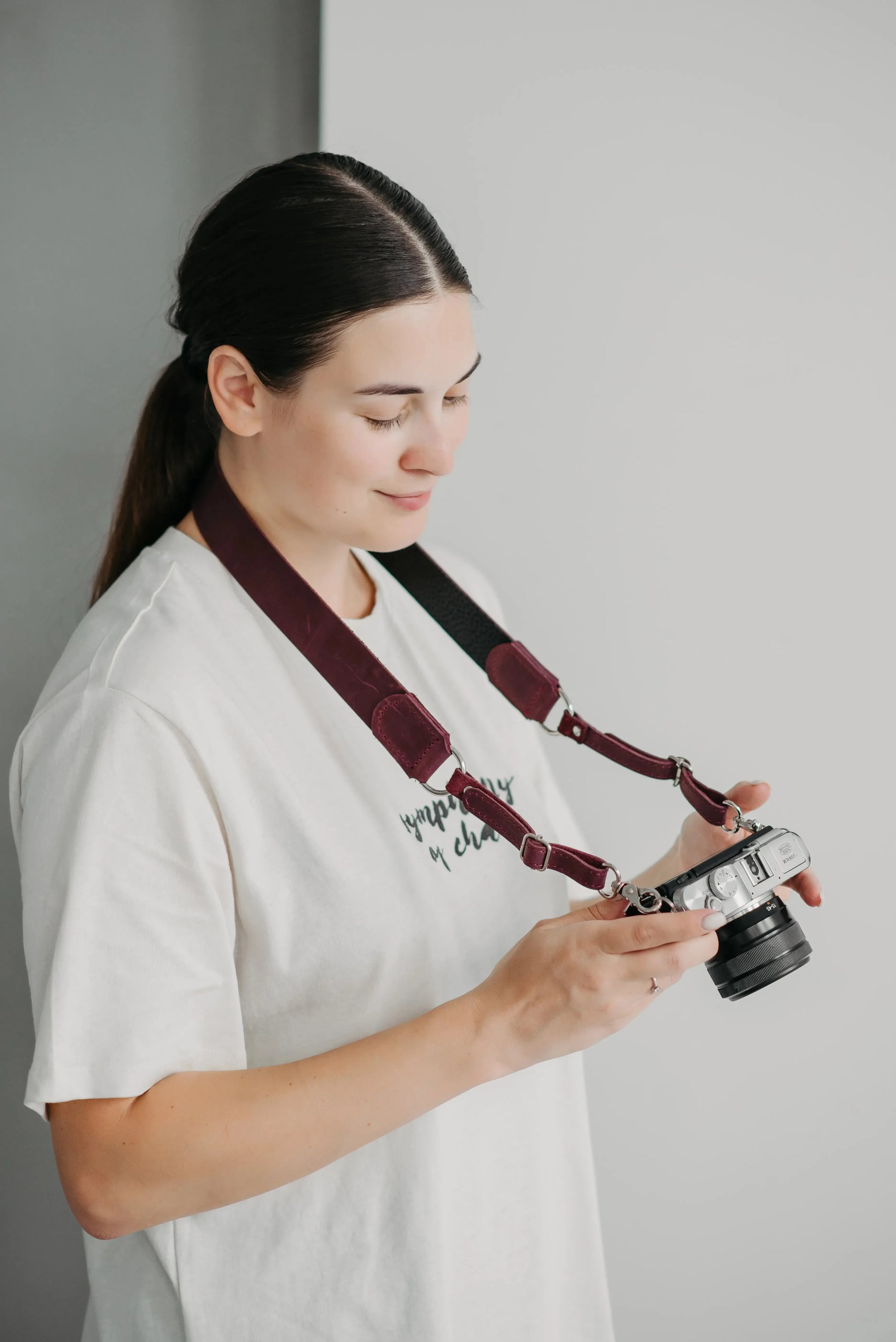 Distressed Leather Camera Strap – Quick Release & Secure Fit