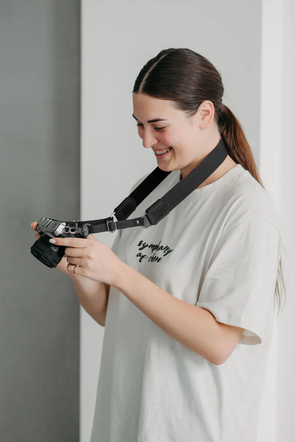 Distressed Leather Camera Strap – Quick Release & Secure Fit