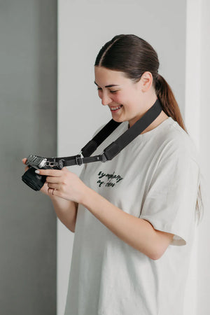 Distressed Leather Camera Strap – Quick Release & Secure Fit