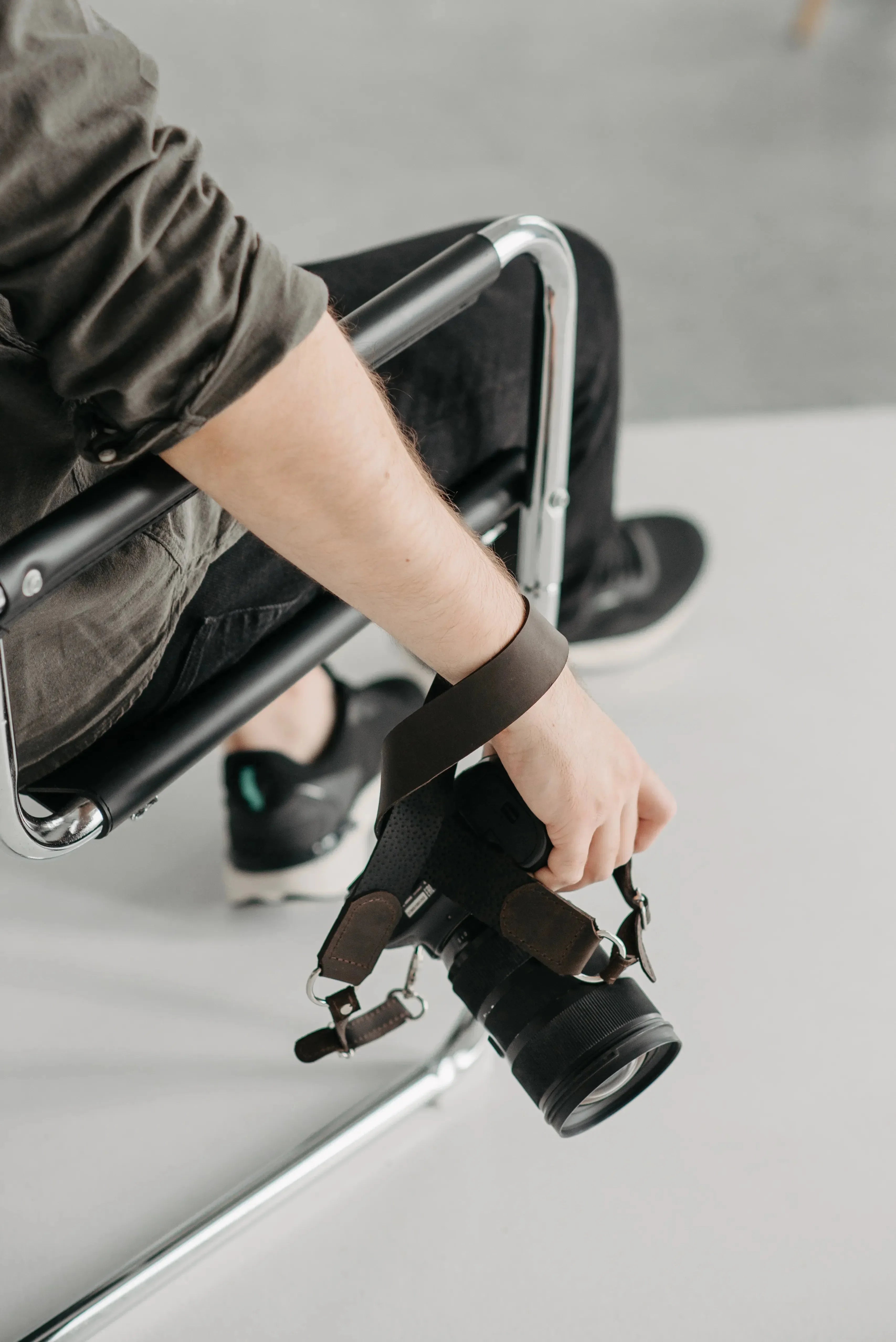 Distressed Leather Camera Strap – Quick Release & Secure Fit