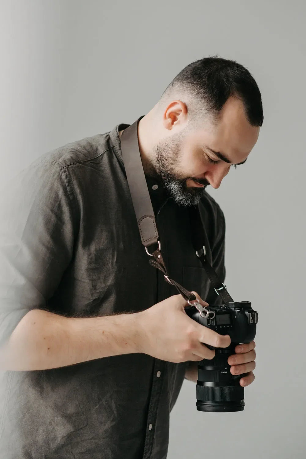 Distressed Leather Camera Strap – Quick Release & Secure Fit