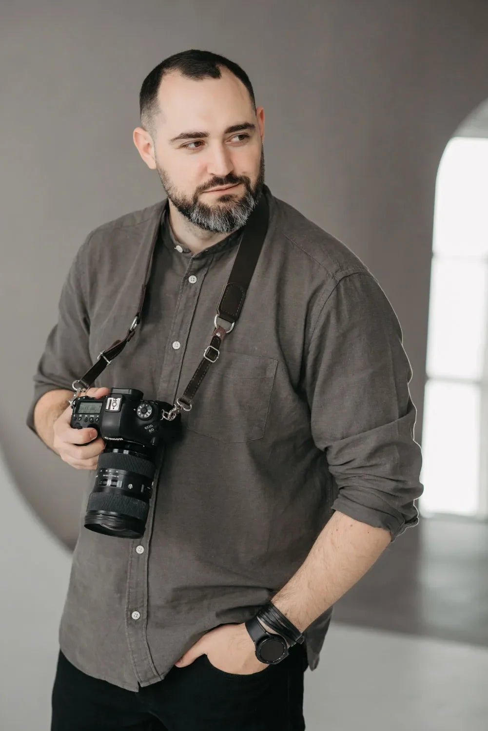 Distressed Leather Camera Strap – Quick Release & Secure Fit